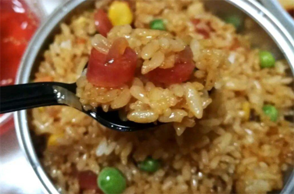 茶油易拉罐炒饭产品 门店图片