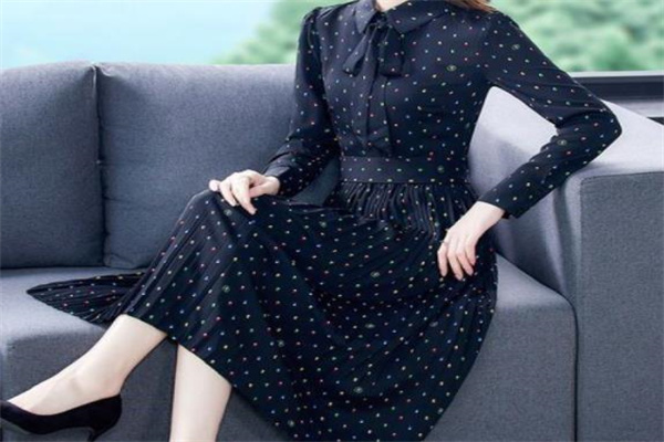 非凡名媛女装折扣店产品 门店图片
