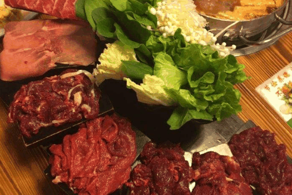 贵品牛宴潮汕牛肉火锅