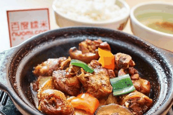 锅锅香黄焖鸡米饭