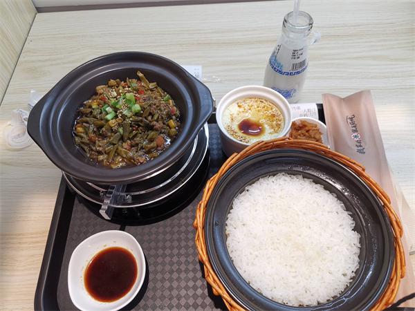 谷子熟了瓦锅饭