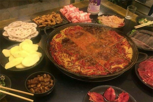 临江门洞子火锅