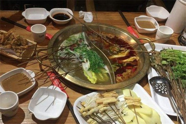 李嘉嘉串串香火锅