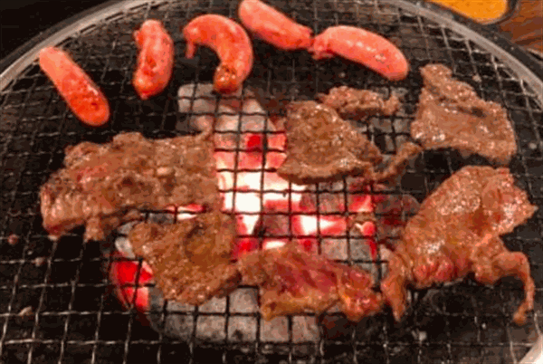 老板娘的烤肉店