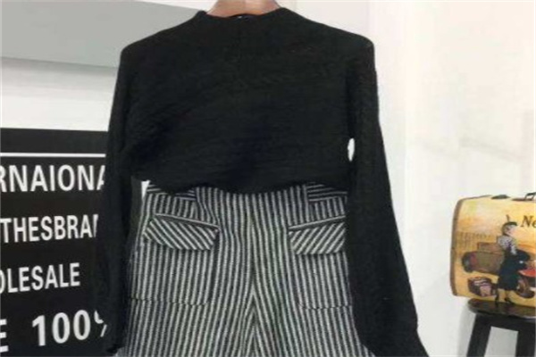黑白伊人女装产品 门店图片