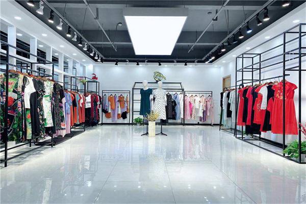 回味依依女装产品 门店图片