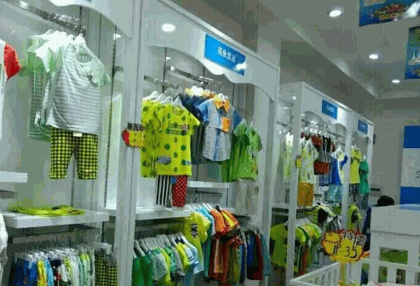 花鱼童话童装产品 门店图片