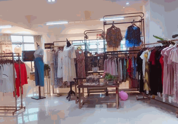 花元素女装产品 门店图片