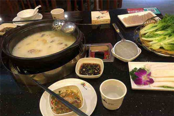 捞缘猪肚鸡火锅