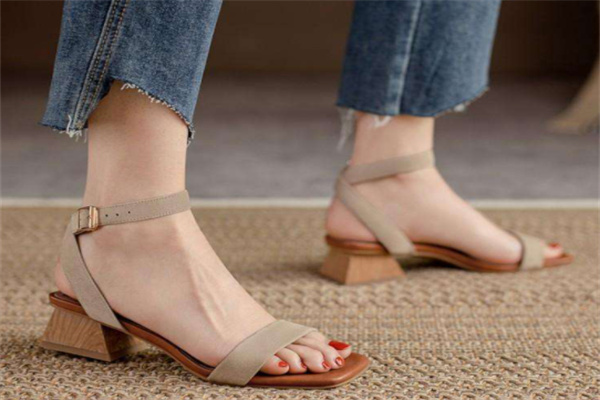 靓思图女鞋产品 门店图片