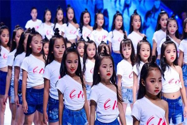 蓝色爱莎少儿模特学校产品 门店图片