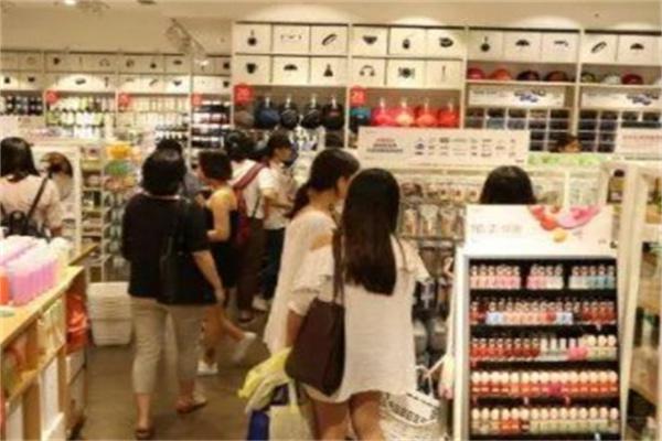 名潮优品产品 门店图片