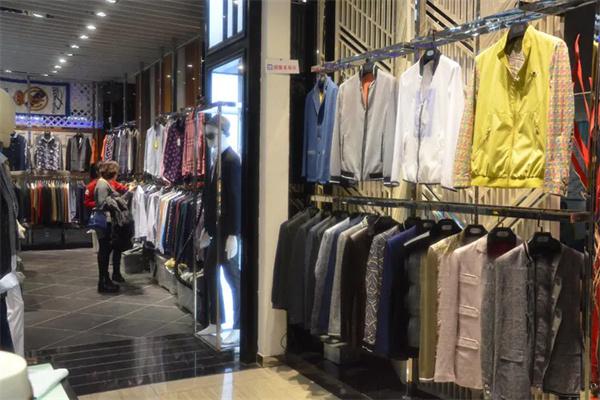 品素男装产品 门店图片