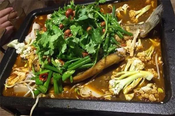 猫三鱼四烤鱼