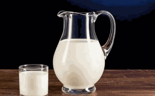 泉芳乳业产品 门店图片