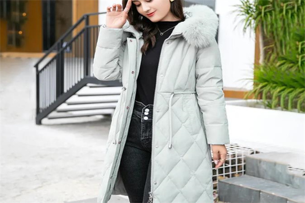 三由羽绒服产品 门店图片
