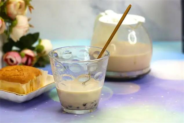自由自在奶茶店