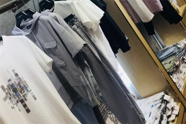 狮威鲤男装产品 门店图片