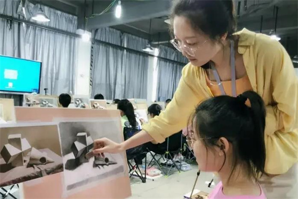 中艺桥美术