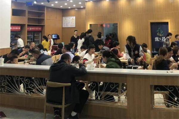 魏成福麻辣烫产品 门店图片