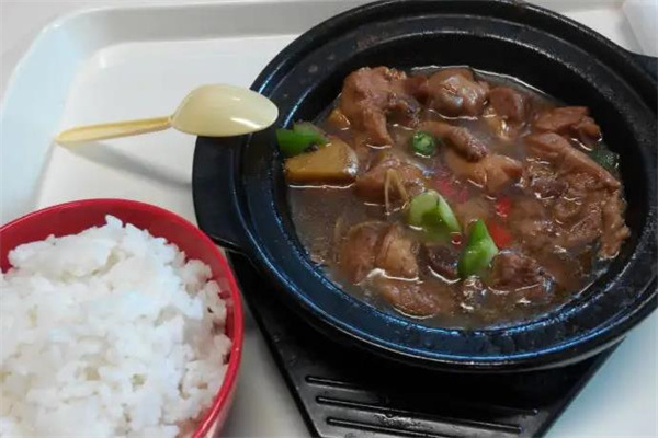 石臼黄焖鸡米饭