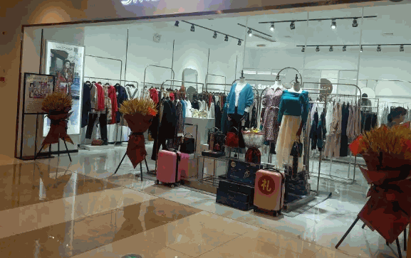 万科服饰女装产品 门店图片