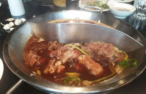 终极味道酱骨头火锅