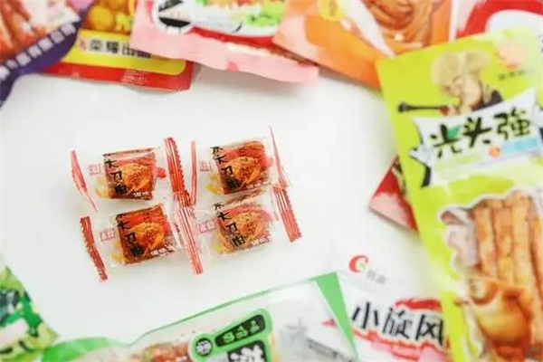 赵一鸣零食