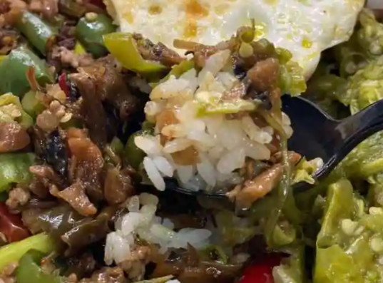 椒七小站擂椒拌饭
