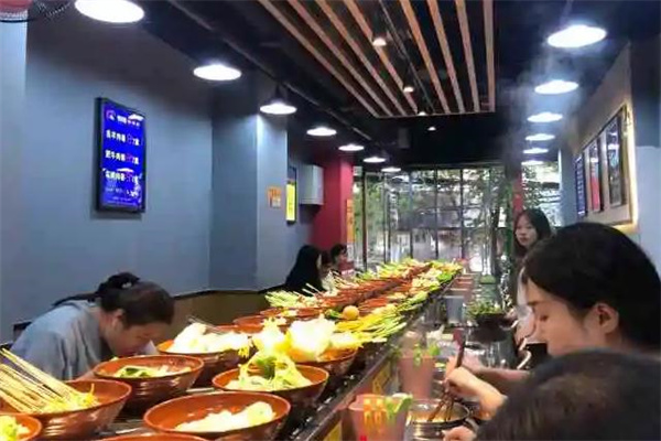 围辣串串香