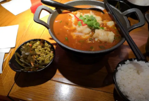 苗小坛酸汤鱼捞饭