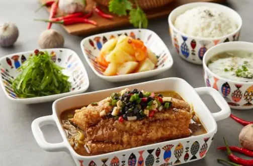 酥先生烤鱼饭