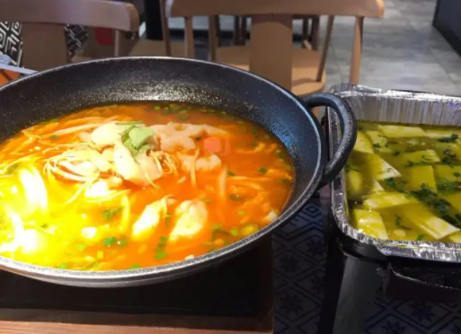 苗小坛酸汤鱼捞饭