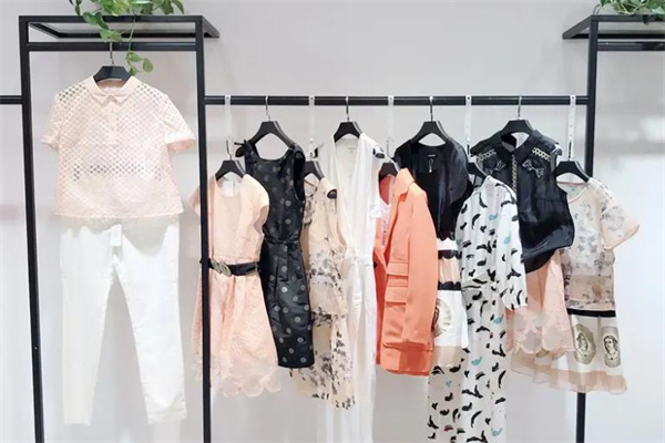 娅妍女装产品 门店图片