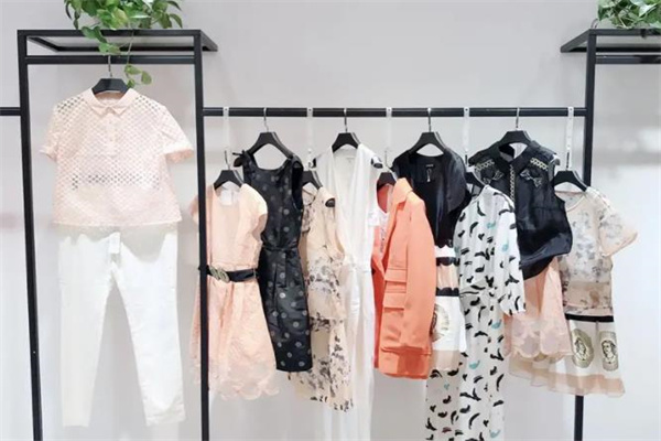 岩诺服饰产品 门店图片