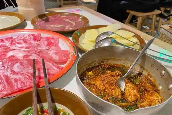 颜路边摊火锅