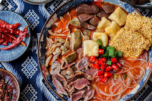 六朝门鸭血粉丝汤