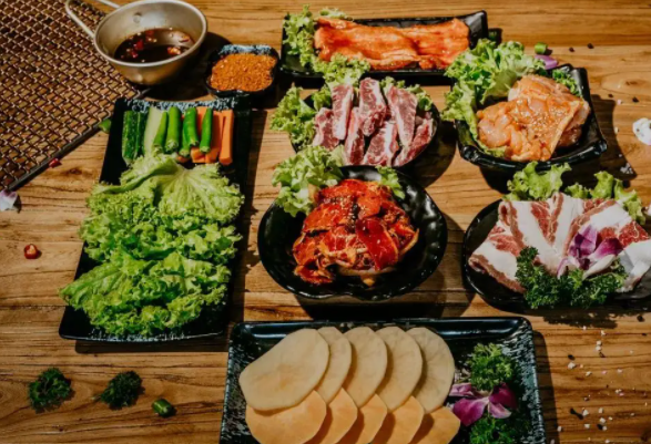 果木烤肉店排行榜是怎样的？七仔牛果木烤肉口感丰富