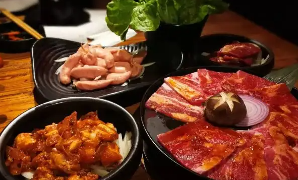 果木烤肉店排行榜是怎样的？七仔牛果木烤肉口感丰富
