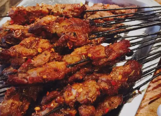 清真烤肉店10大品牌有哪些？大浪炭火鲜牛肉酒场口味别致