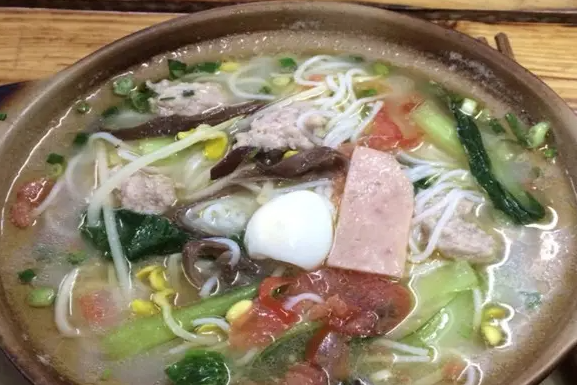 闫小凡砂锅米线