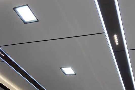 蜂窝板集成吊顶费用多少？优势如何