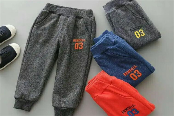 阳光班纳童装产品 门店图片