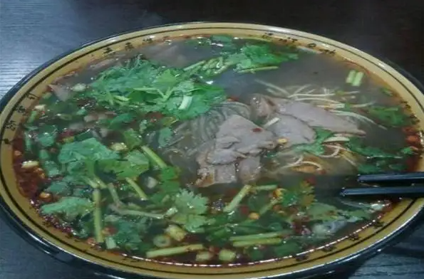 翟氏牛肉汤费多少？店总部在哪