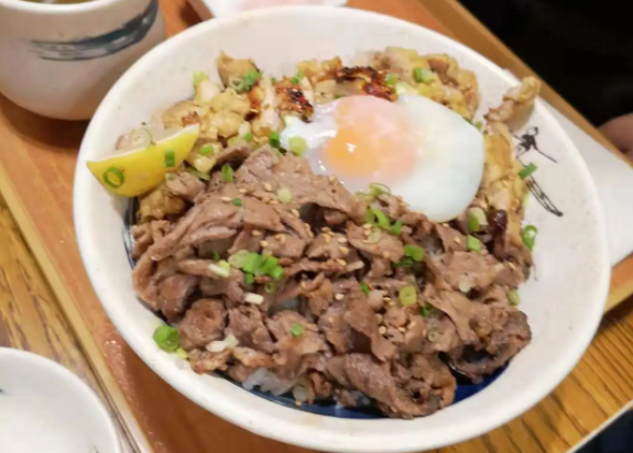 特府神牛烧肉饭