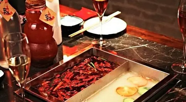 邓家佳火锅店费多少？怎么样