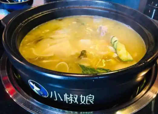 酸菜鱼火锅条件是什么？的费用是多少