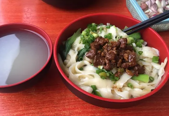 铁蛋刀削面费多少钱？有什么优势