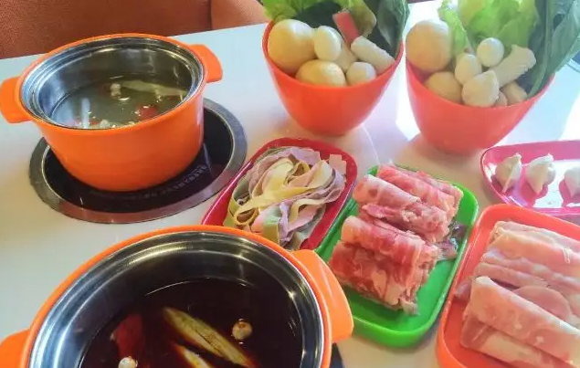 1元旋转小火锅店