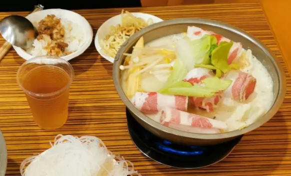 吧台旋转小火锅